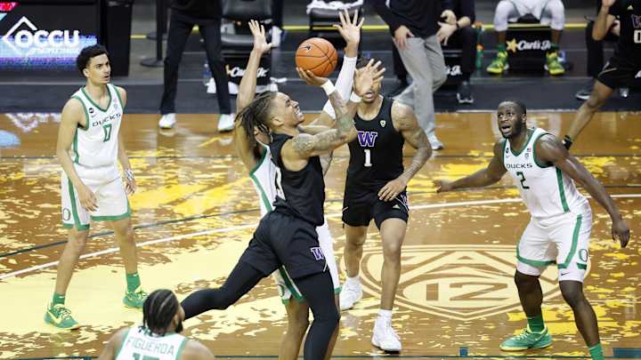 No Big Deal, Huskies Have Zero Inside Presence, Lose to Oregon