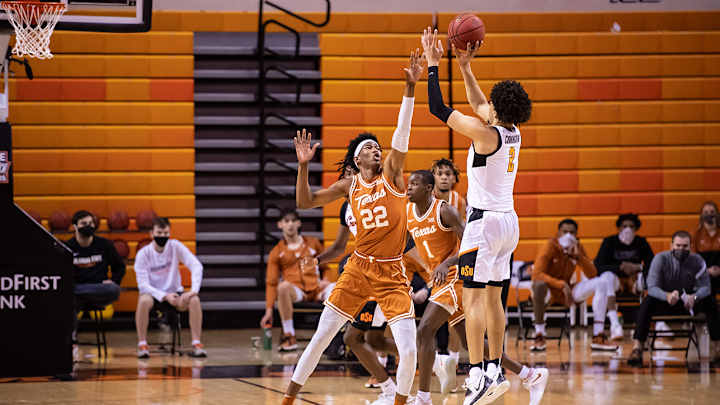 Unranked Oklahoma State Stuns No. 6 Texas in Double Overtime