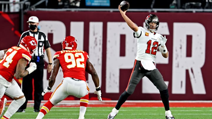 Report: Tom Brady to Undergo Minor Knee Surgery This Offseason