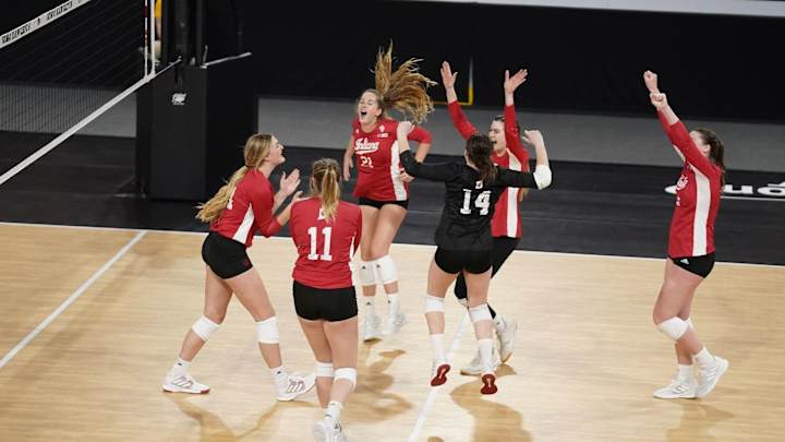 Indiana Volleyball Wins Five-Set Thriller at Iowa