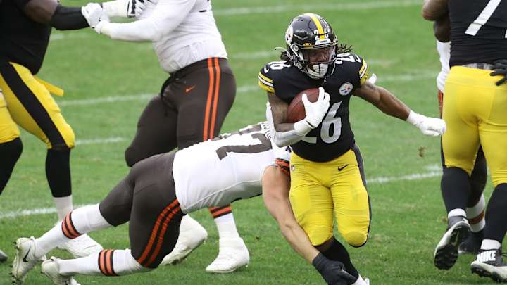 Rookie Report Card: Steelers' New Offense Should Give Anthony McFarland More Chances Rookie Report Card: Steelers' New Offense Should Give Anthony McFarland More Chances