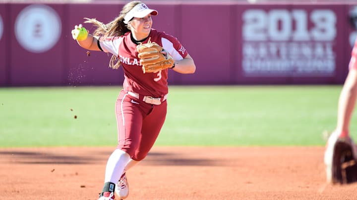 Oklahoma's Grace Lyons, Washington's Sis Bates Give Softball Fans a Shortstop Showcase Oklahoma's Grace Lyons, Washington's Sis Bates Give Softball Fans a Shortstop Showcase