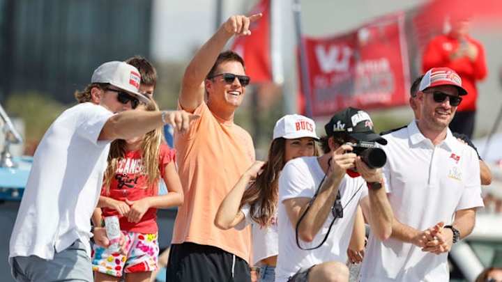 Tom Brady Enjoys 7th Super Bowl Parade Tom Brady Enjoys 7th Super Bowl Parade