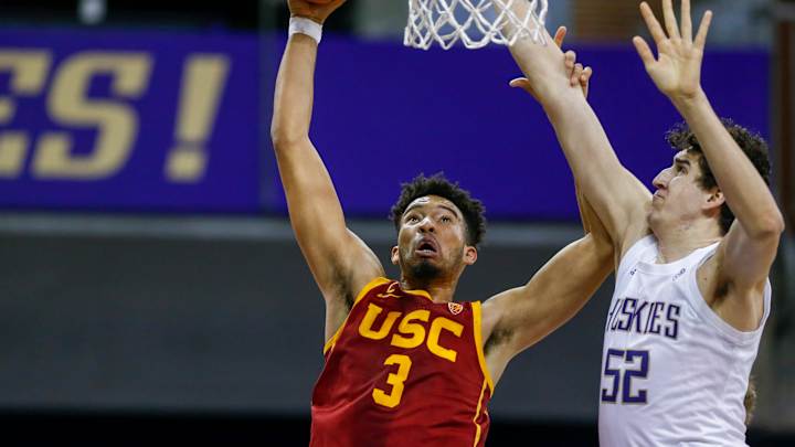 USC Controls Second Half and Defeats the Washington Huskies