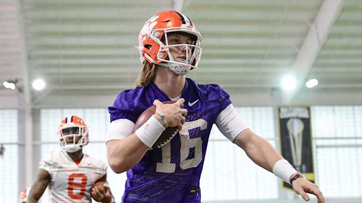 Jaguars’ HC Urban Meyer Gets Up Close and Personal Look at Trevor Lawrence’s Throwing Session Jaguars’ HC Urban Meyer Gets Up Close and Personal Look at Trevor Lawrence’s Throwing Session