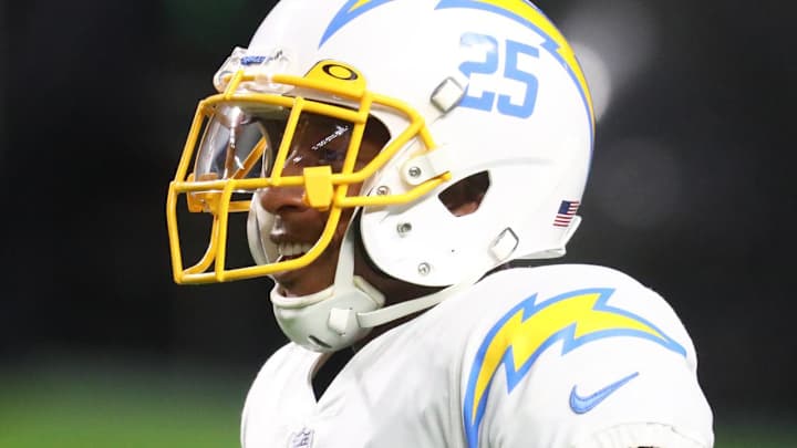 Chris Harris, Jr. Clowns Broncos Fans Over Deshaun Watson Rumors: 'He Ain't Trying to Compete with Herbert & Mahomes' Chris Harris, Jr. Clowns Broncos Fans Over Deshaun Watson Rumors: 'He Ain't Trying to Compete with Herbert & Mahomes'