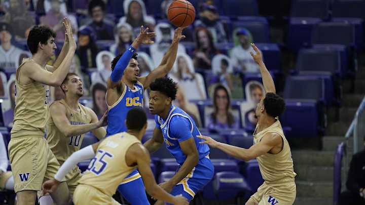 UW Basketball Team Remains on Crash Course with Negative Notoriety
