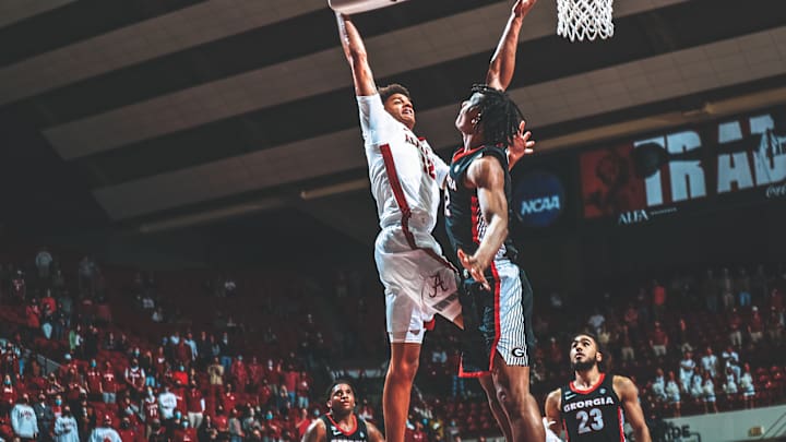 Darius Miles' Dunk Puts Exclamation Point On Alabama Basketball's Commanding Win Over Georgia Darius Miles' Dunk Puts Exclamation Point On Alabama Basketball's Commanding Win Over Georgia