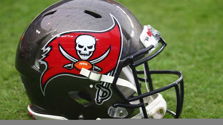 Former Bucs and Chargers Wide Receiver Vincent Jackson Found Dead at 38 Former Bucs and Chargers Wide Receiver Vincent Jackson Found Dead at 38