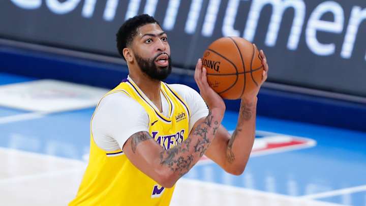 Lakers' Anthony Davis to Miss 4 Weeks With Calf Strain