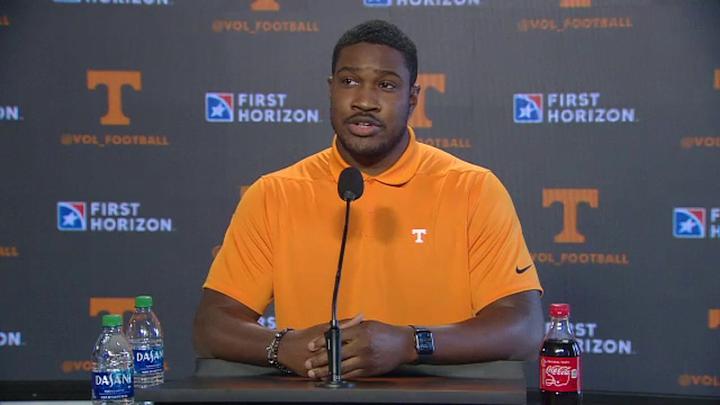 Kodi Burns Discusses Recruiting Pitch at Tennessee