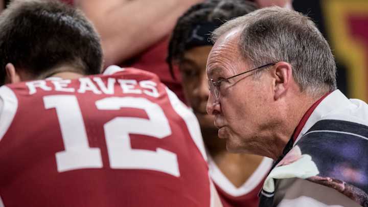 Oklahoma basketball coach Lon Kruger to retire