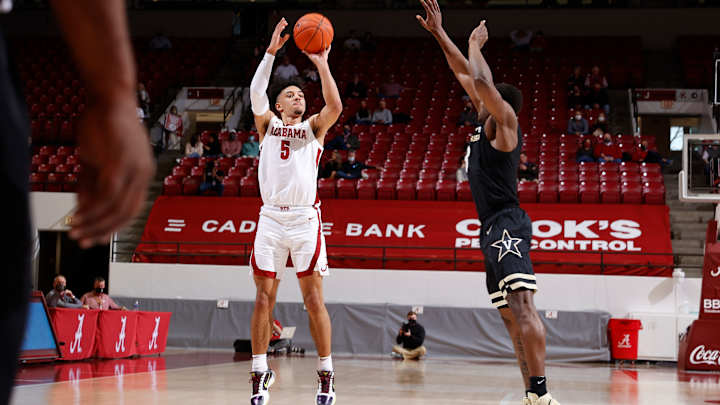 No. 8 Alabama Basketball Survives Scare From Vanderbilt, 82-78