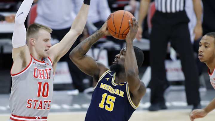 Big Ten Daily (Feb. 22): Michigan Topples Ohio State, Garza Sets Scoring Record at Iowa