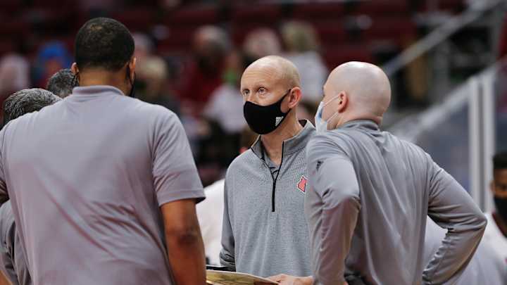 Louisville to Part Ways With Two Assistant Coaches