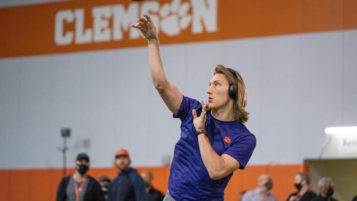 Projected Jaguars’ Pick Trevor Lawrence Provides Update on Shoulder Recovery Projected Jaguars’ Pick Trevor Lawrence Provides Update on Shoulder Recovery