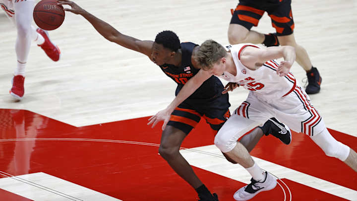 Utah Basketball Collapses Late In Close Loss To Oregon State