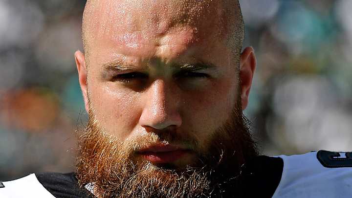 Eagles' OT, former Sooner Lane Johnson gives back to juco Eagles' OT, former Sooner Lane Johnson gives back to juco
