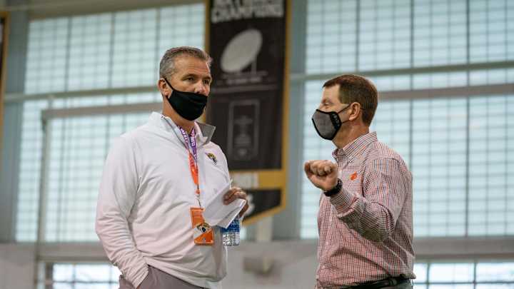 Notebook: Urban Meyer on Jaguars’ Potential To Play in London, Alex Smith, and Chris Doyle’s Resignation Notebook: Urban Meyer on Jaguars’ Potential To Play in London, Alex Smith, and Chris Doyle’s Resignation