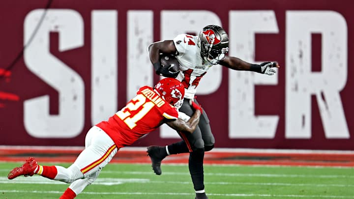 Jim Mora Analyzes the NFL Free Agency Options for Allen Robinson, Chris Godwin Jim Mora Analyzes the NFL Free Agency Options for Allen Robinson, Chris Godwin