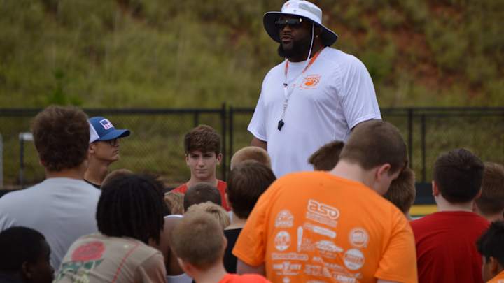 Nichols: Jabari Davis, “Legends of Tennessee” bring orange-blooded connection for Vol fans young and old