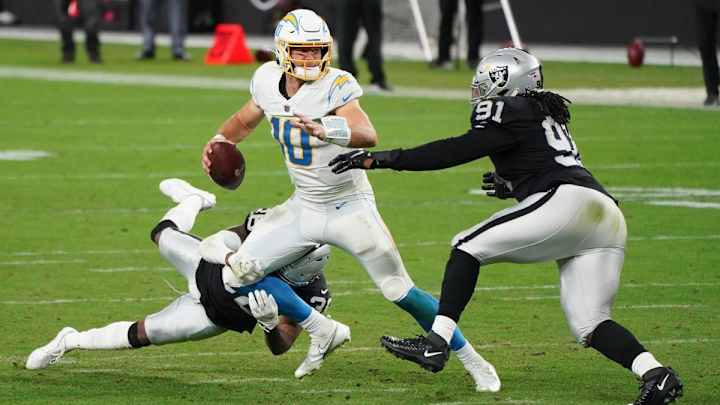 Raiders Extend DE Kendal Vickers Contract Raiders Extend DE Kendal Vickers Contract