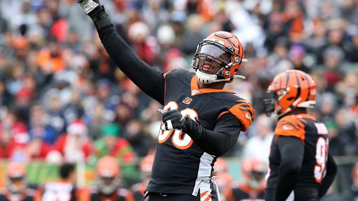 Vikings Free Agency Tracker: Carlos Dunlap, Kyle Long Among Latest Available