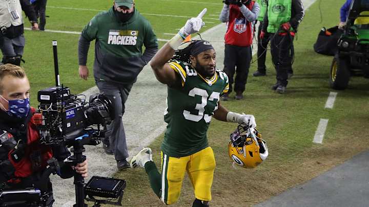 Aaron Jones Re-Signs With Packers: 'Let's Run It Back' Aaron Jones Re-Signs With Packers: 'Let's Run It Back'