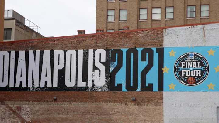 March Madness: LOOK USC Arrives In Indy