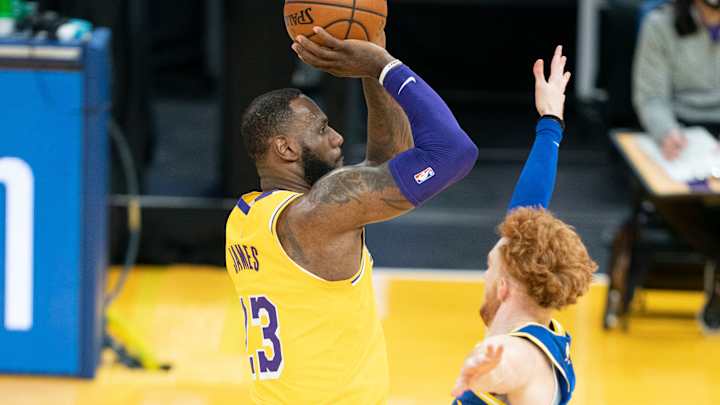 Lakers lean on Montrezl Harrell in easy win over Warriors