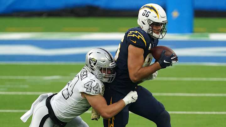 Report: Patriots Sign TE Hunter Henry to Three-Year Deal