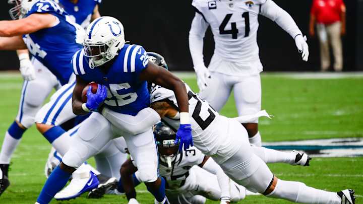 Report: Colts Re-Sign Veteran RB Marlon Mack Report: Colts Re-Sign Veteran RB Marlon Mack
