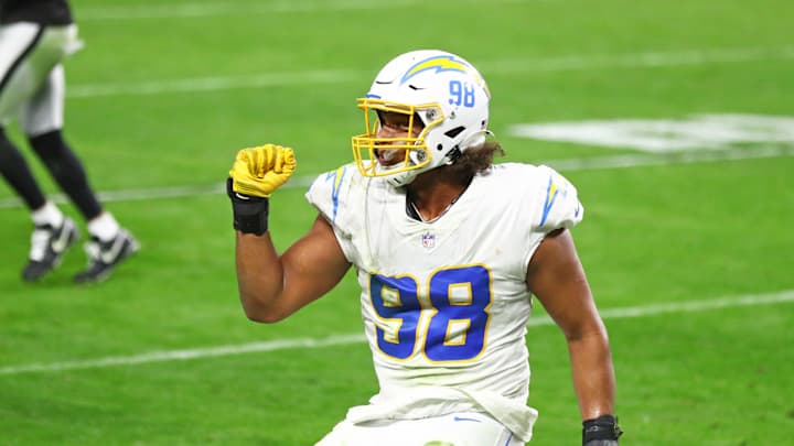 Defensive End Isaac Rochell Signs With The Indianapolis Colts