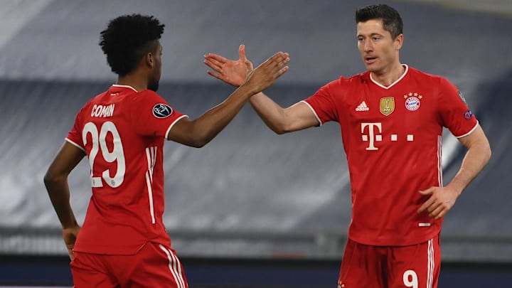 Robert Lewandowski Scores First-Half Hat Trick With Bayern Down to 10 Men