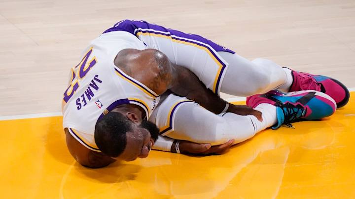 Ouch! Lakers lose LeBron James to high-ankle sprain, fall to Hawks Ouch! Lakers lose LeBron James to high-ankle sprain, fall to Hawks