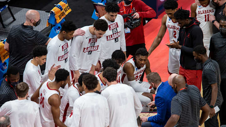 Alabama Basketball Enjoys Trips to Zoo, TopGolf Ahead of Sweet 16 Matchup With UCLA