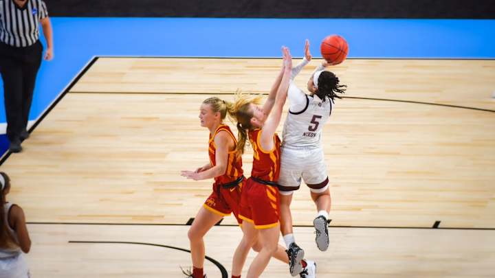 Texas A&M's Jordan Nixon Sends Aggies to Sweet 16 Over Iowa State With Buzzer-Beater