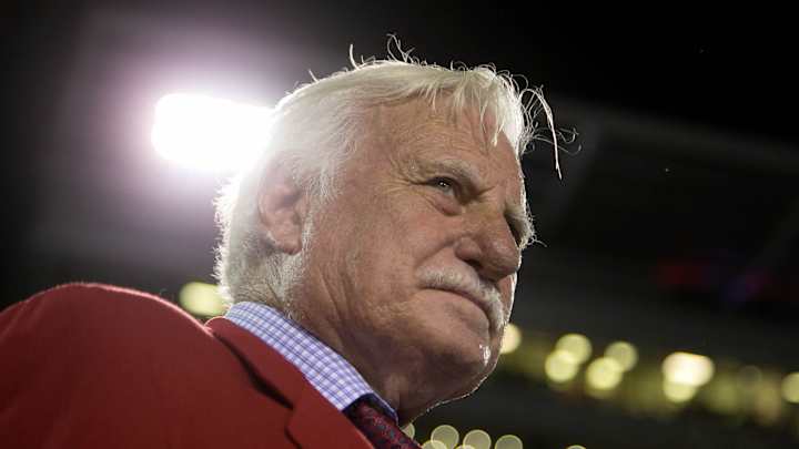 Howard Schnellenberger, who died today at 87, had a brief but complex legacy at Oklahoma