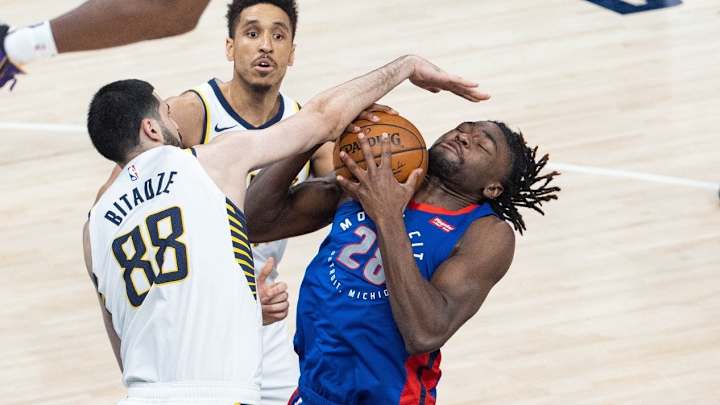 Stewart Draws First NBA Ejection — for Being Stewart Stewart Draws First NBA Ejection — for Being Stewart