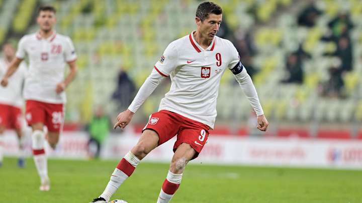 Bayern's Lewandowski Out Four Weeks, Will Miss Champions League Quarterfinals vs. PSG