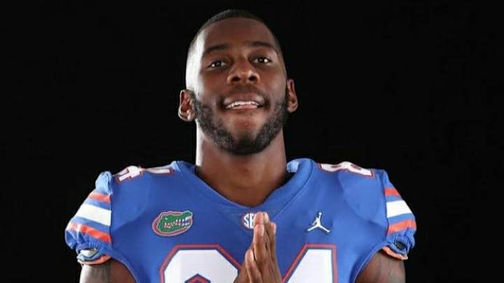 WATCH: Cowboys Owner Jerry Jones Meets Florida TE Kyle Pitts - NFL Draft