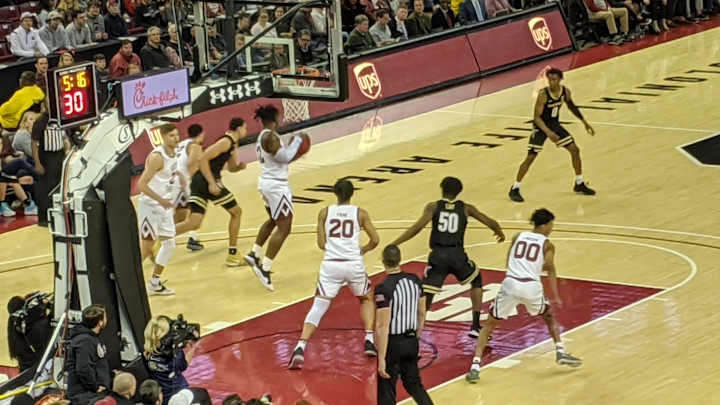 Gamecocks cruise past Commodores
