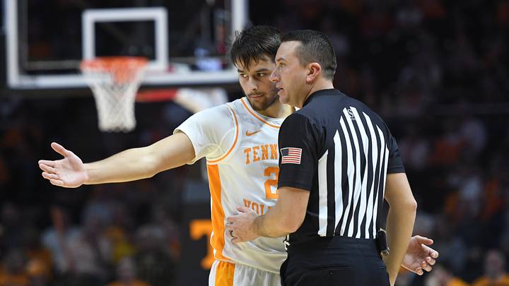 Poor rebounding, late miscues haunt Vols in loss to Texas A&M