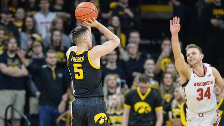 Men's Basketball Notebook: Hawkeyes Are Starting To Become A Hot Ticket Men's Basketball Notebook: Hawkeyes Are Starting To Become A Hot Ticket