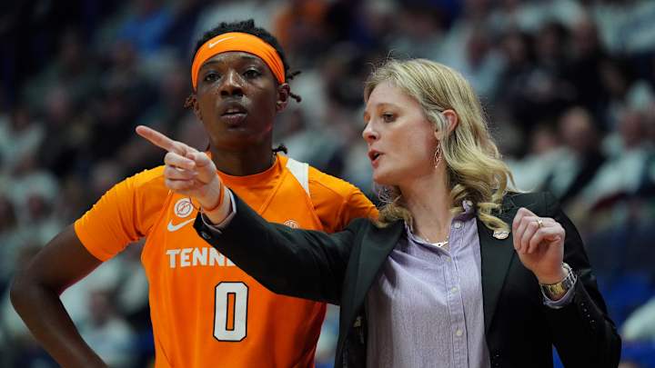 Lady Vols survive Memorial, Defeat Commodores 78-69 Lady Vols survive Memorial, Defeat Commodores 78-69