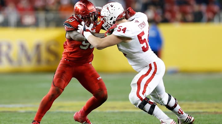 Cronk Provides Experience For Hawkeyes' Offensive Line