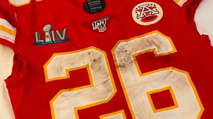 Returning Jersey is One More Grand Gesture from Raheem Mostert