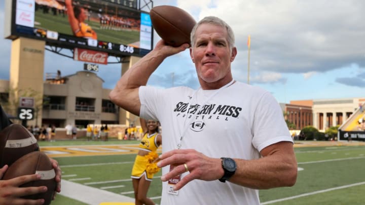 Former New York Jets GM: I Told Brett Favre I'd Fine Him If He Didn't Hunt And Fish