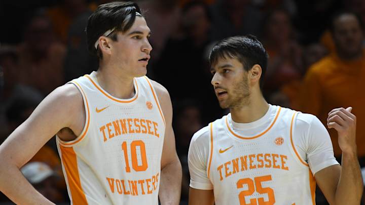 Live Updates: Arkansas (16-7) at Tennessee (13-10)