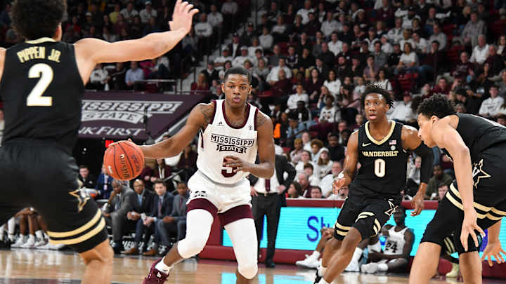 Bulldogs Fight to Tame a Fiesty Group of Dores Bulldogs Fight to Tame a Fiesty Group of Dores